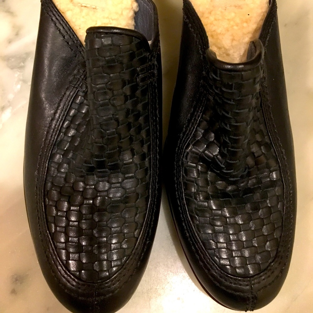 Black mule UGG